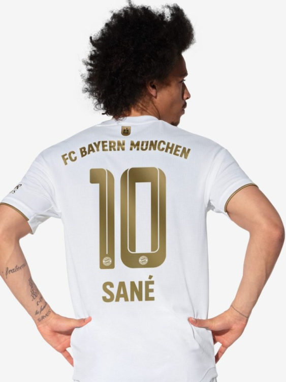 Гостевая форма «Баварии» 2022/2023 (комплект: футболка + шорты + гетры)